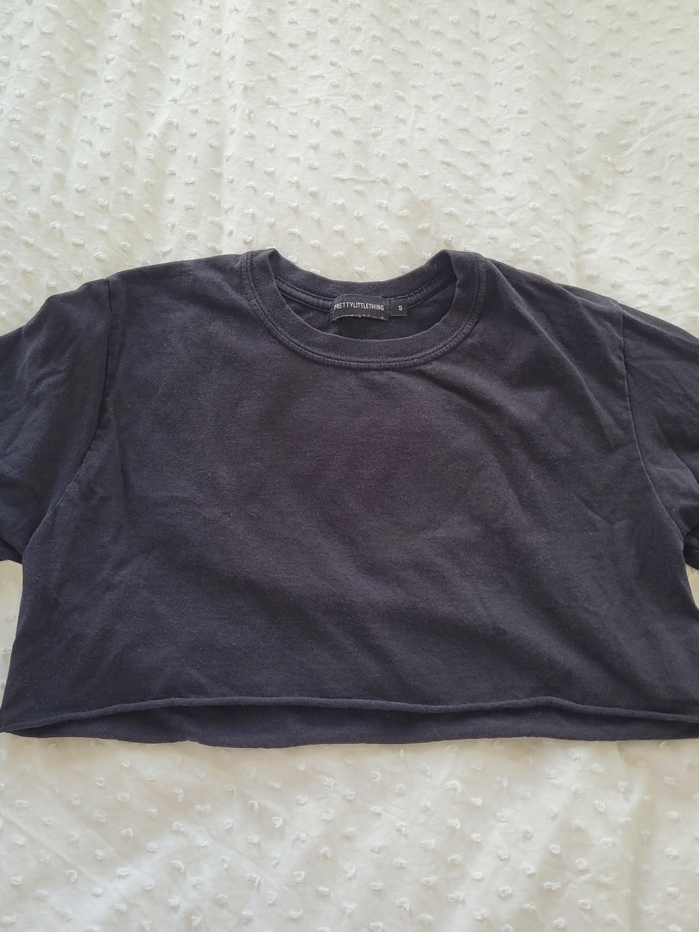 PrettyLittleThing Black Cropped Tee
